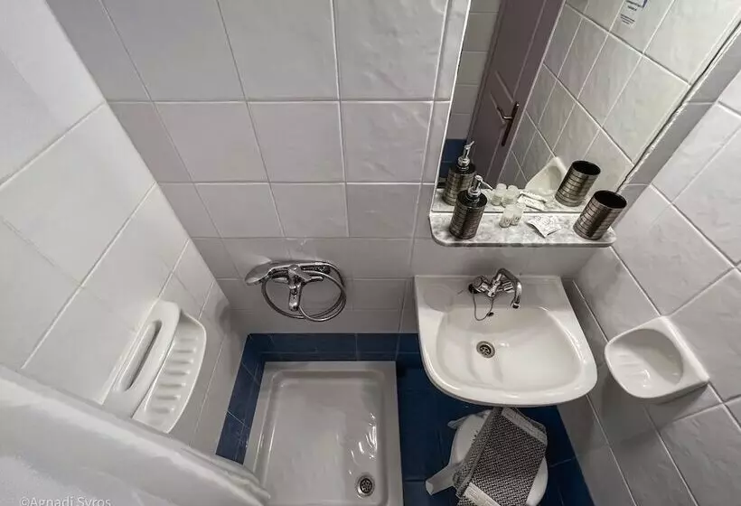 پانسیون Agnadi Syros Beachfront Studios & Rooms