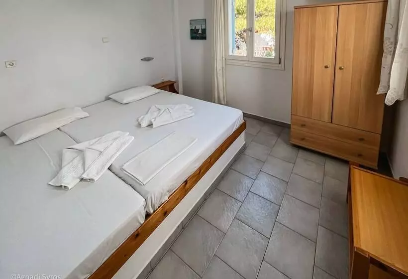 پانسیون Agnadi Syros Beachfront Studios & Rooms