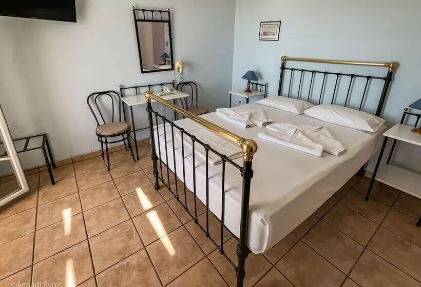پانسیون Agnadi Syros Beachfront Studios & Rooms