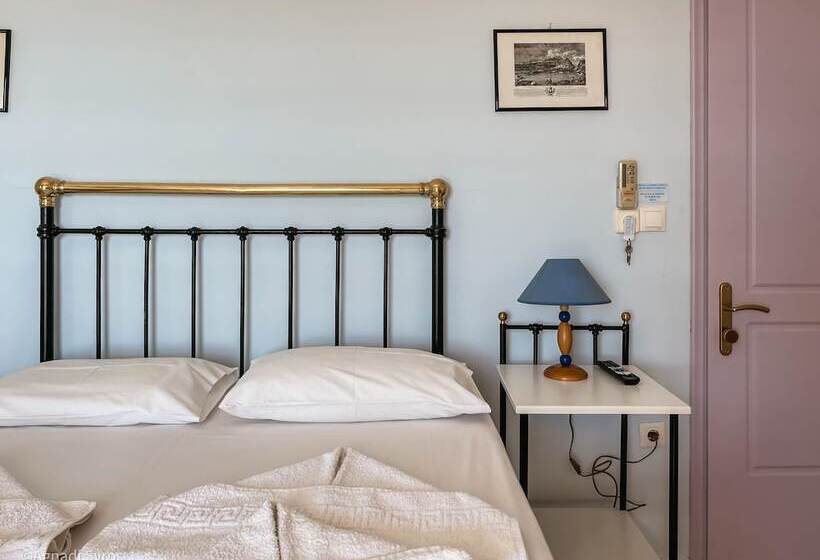 پانسیون Agnadi Syros Beachfront Studios & Rooms
