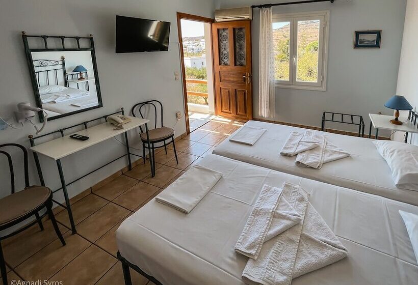 پانسیون Agnadi Syros Beachfront Studios & Rooms