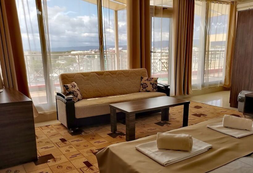 هتل Hostel Coral City