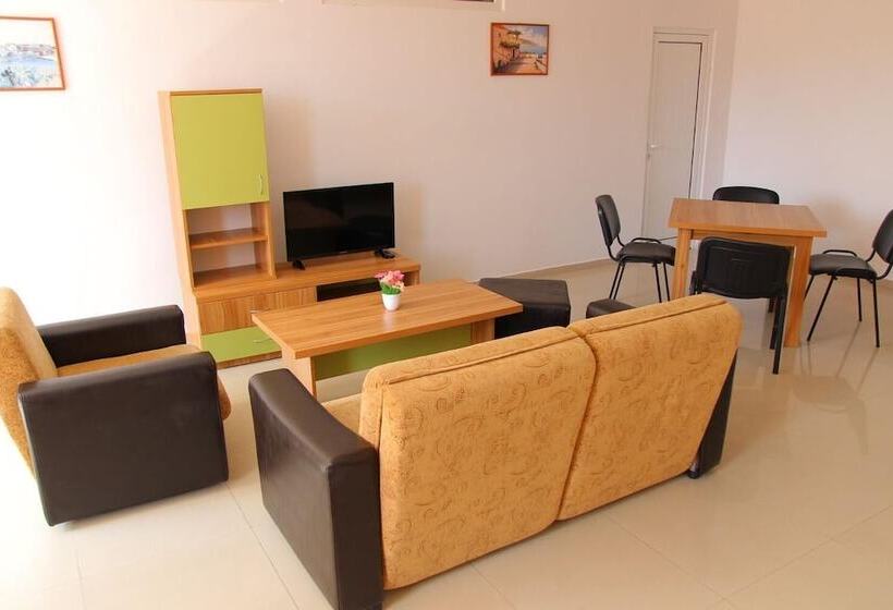 هتل Hostel Coral City