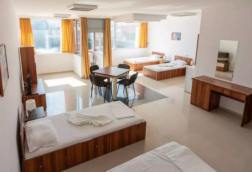 Hotelli Hostel Coral City