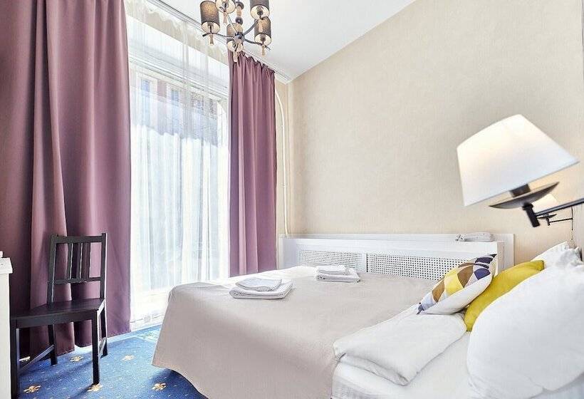 فندق Seven Bridges