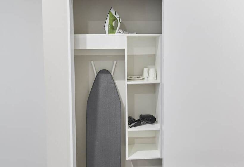 汽车旅馆  Three Palms Lodge