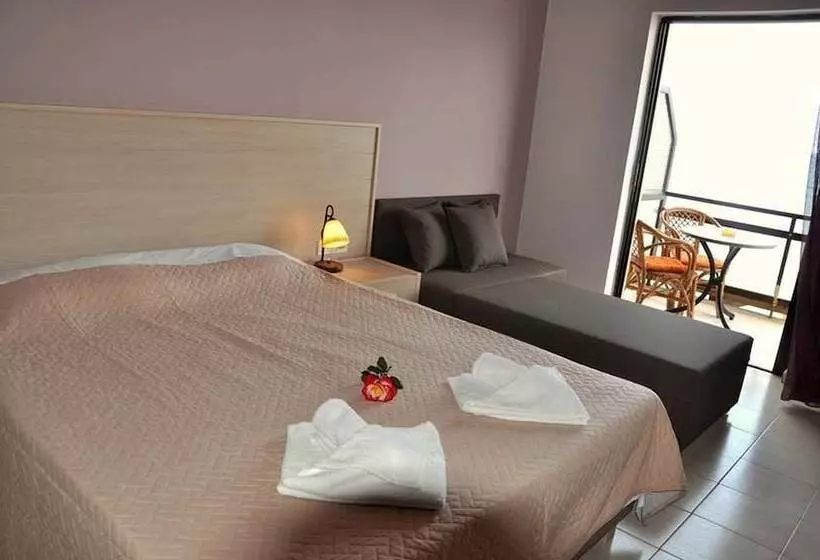 ペンション Akrogiali