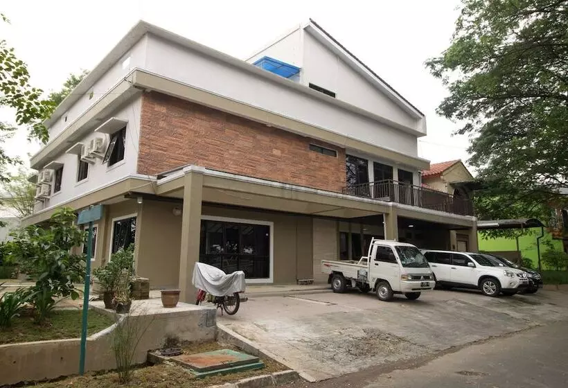 ペンション Reddoorz @ Taman Simpruk Cikarang