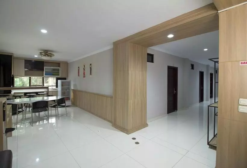 ペンション Reddoorz @ Taman Simpruk Cikarang