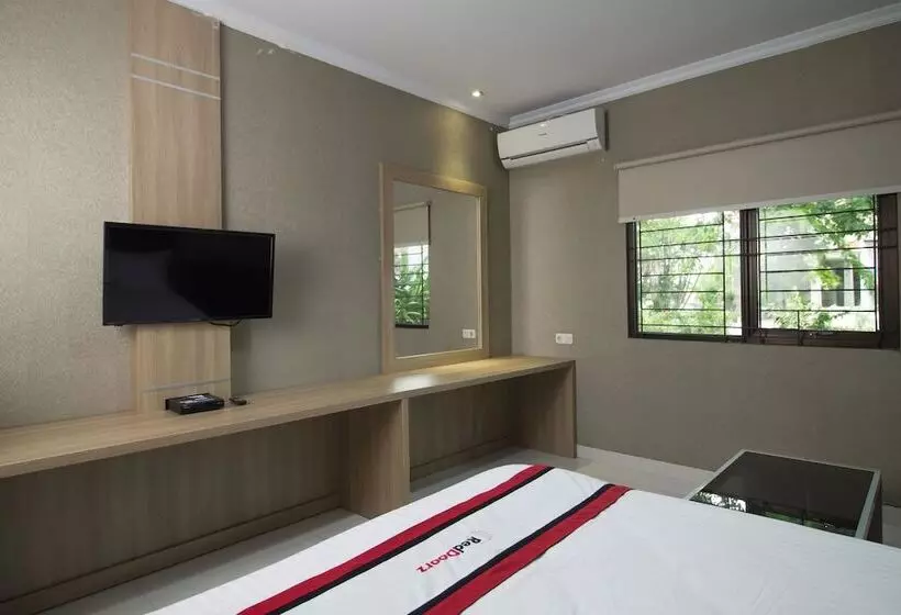 ペンション Reddoorz @ Taman Simpruk Cikarang