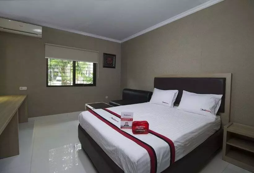 ペンション Reddoorz @ Taman Simpruk Cikarang