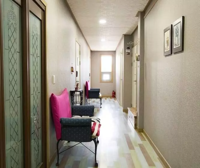 Hong Hong Guesthouse Hostel