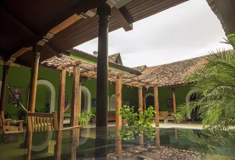 هتل El Caite Hostel