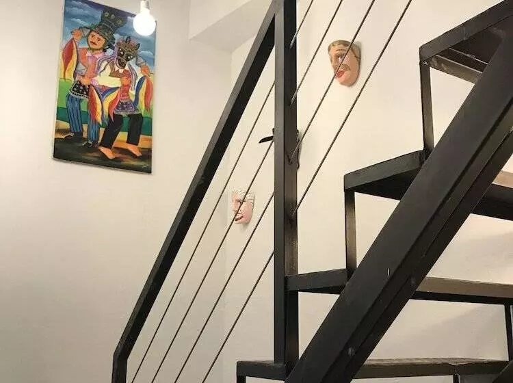 هتل El Caite Hostel
