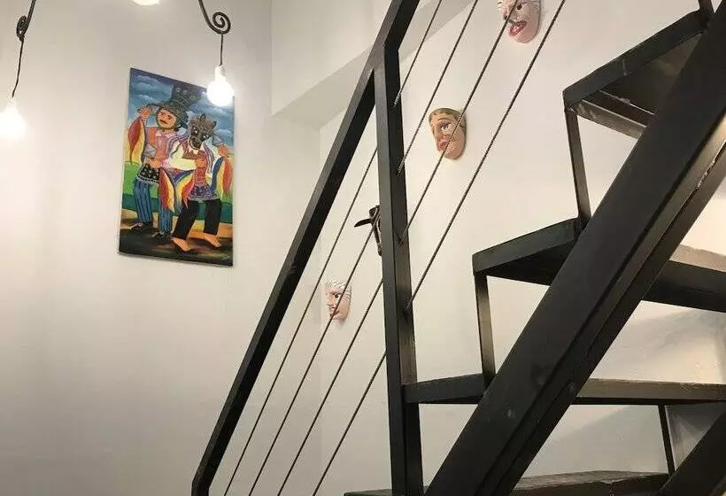 هتل El Caite Hostel