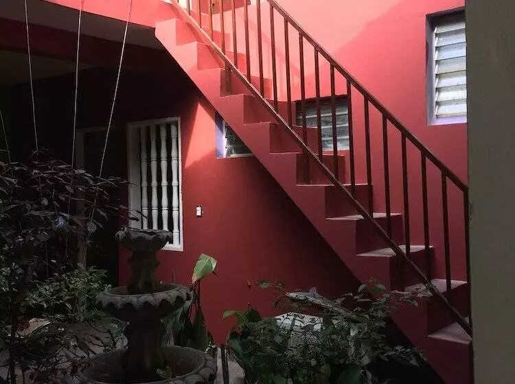 هتل El Caite Hostel