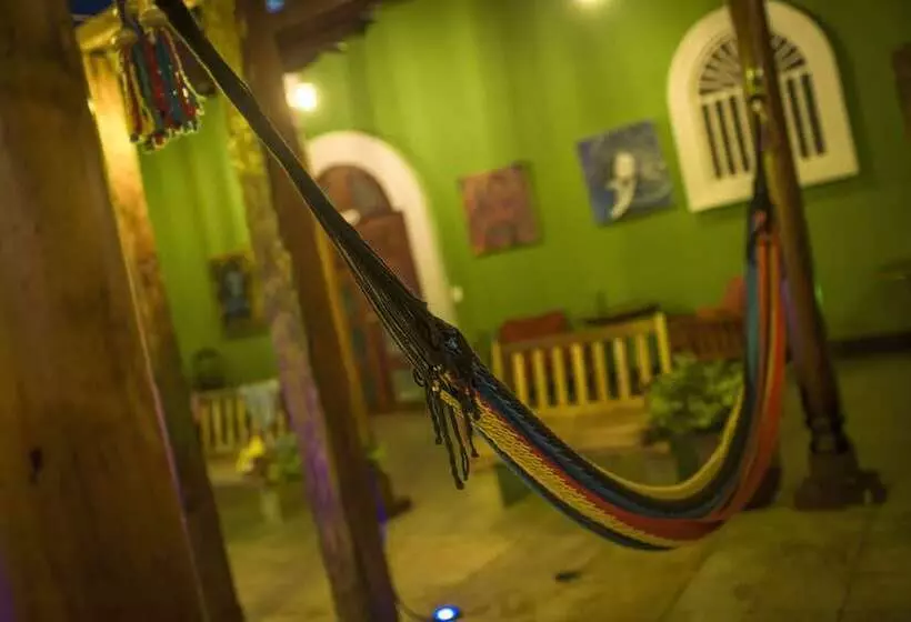 هتل El Caite Hostel