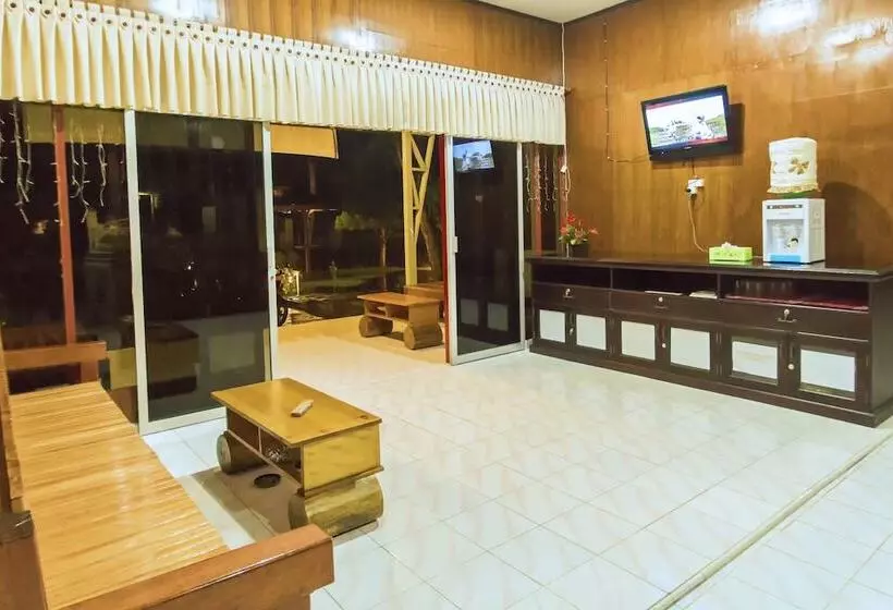 Hotelli Waisai Beach