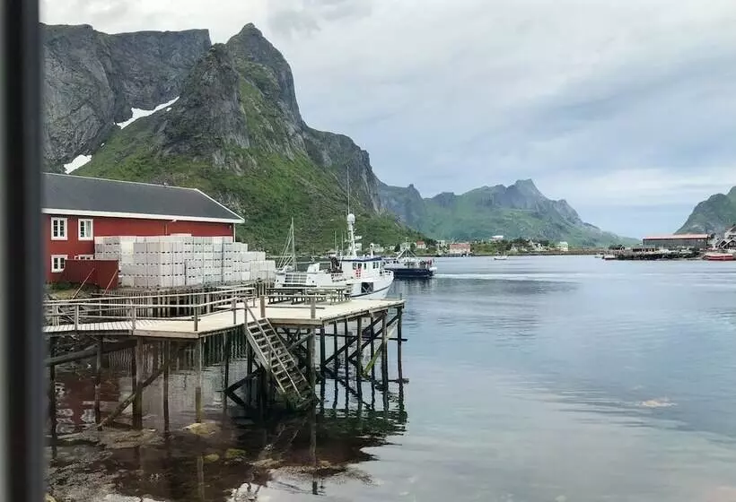 Reine Rorbuer   By Classic Norway Hotels