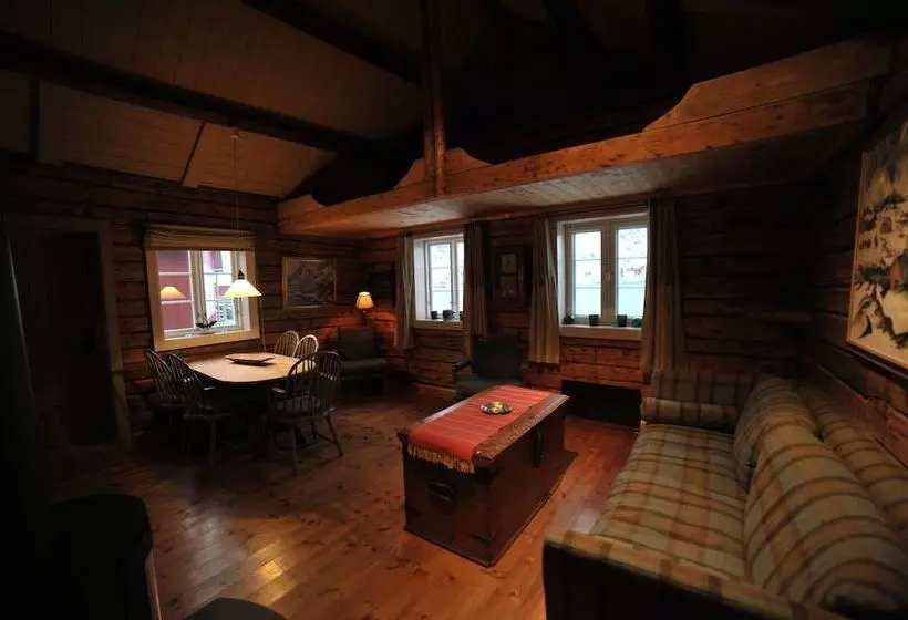 Reine Rorbuer   By Classic Norway Hotels