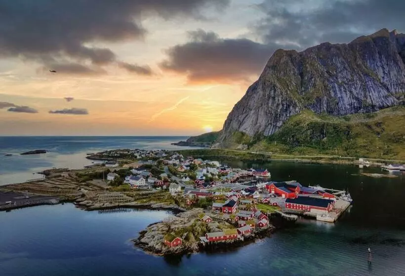 Reine Rorbuer   By Classic Norway Hotels