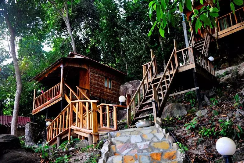 Lomakeskus White Beach Bungalows