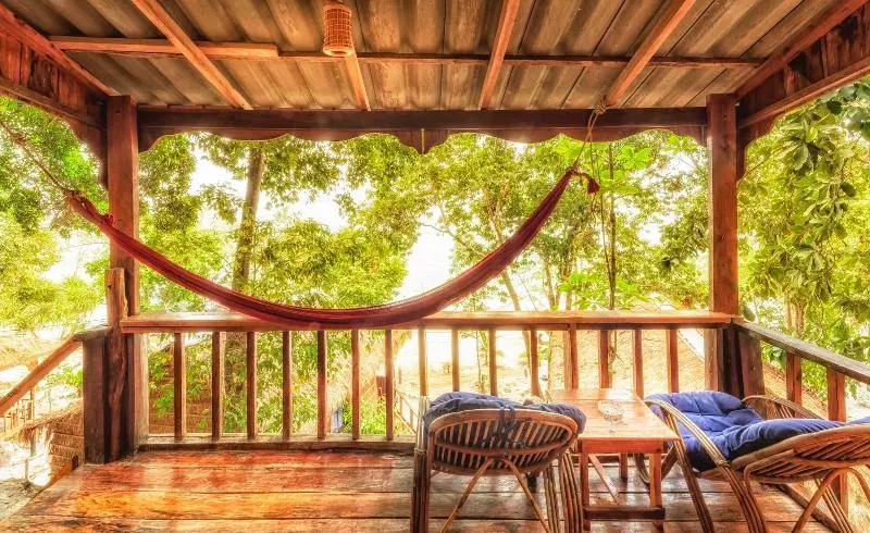 Lomakeskus White Beach Bungalows