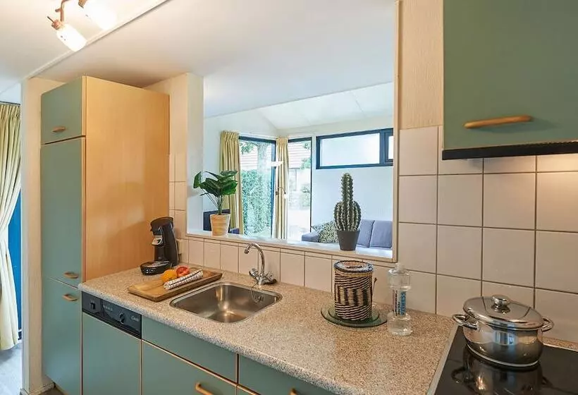 Hotelli Vakantiepark Hof Van Zeeland