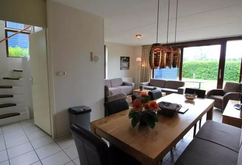 Hotelli Vakantiepark Hof Van Zeeland