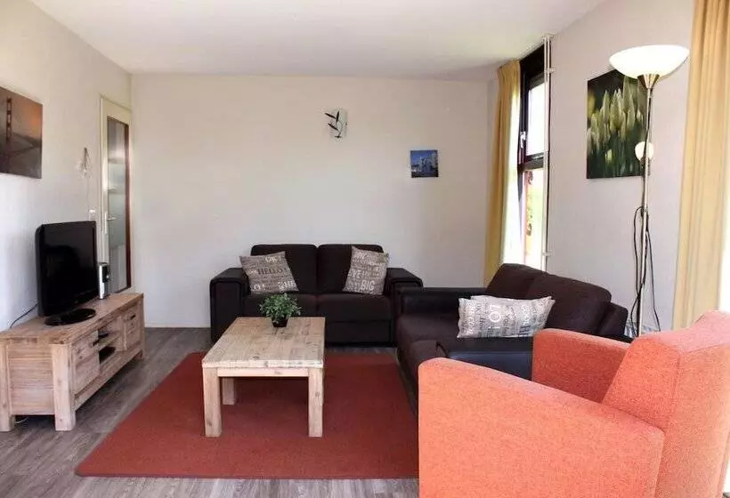 Hotelli Vakantiepark Hof Van Zeeland