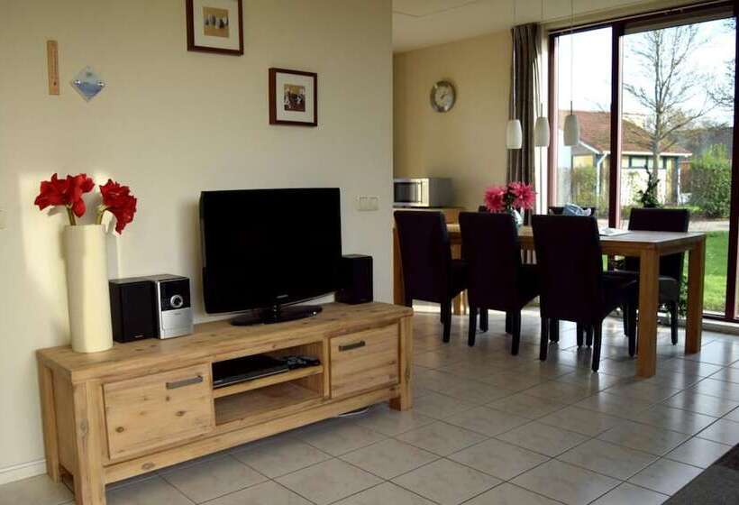 Отель Vakantiepark Hof Van Zeeland