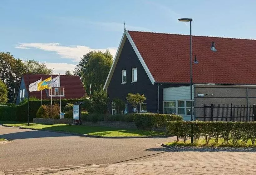 Hotelli Vakantiepark Hof Van Zeeland