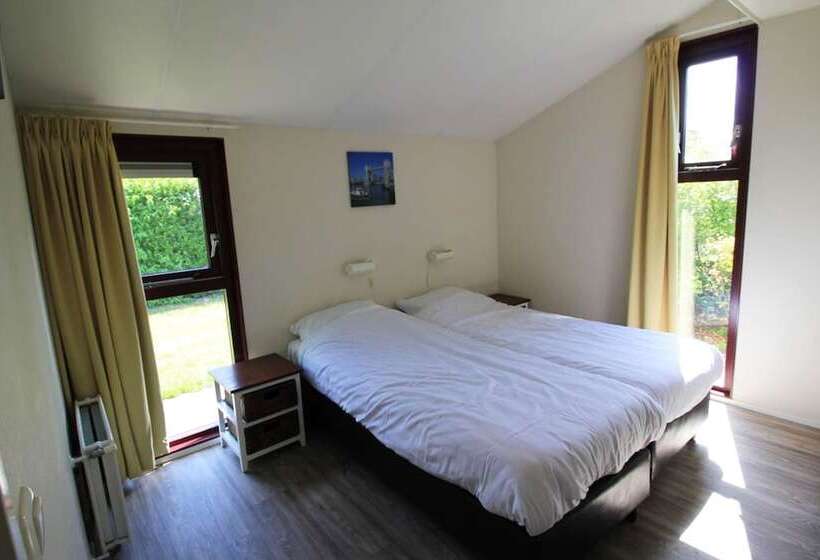 Отель Vakantiepark Hof Van Zeeland