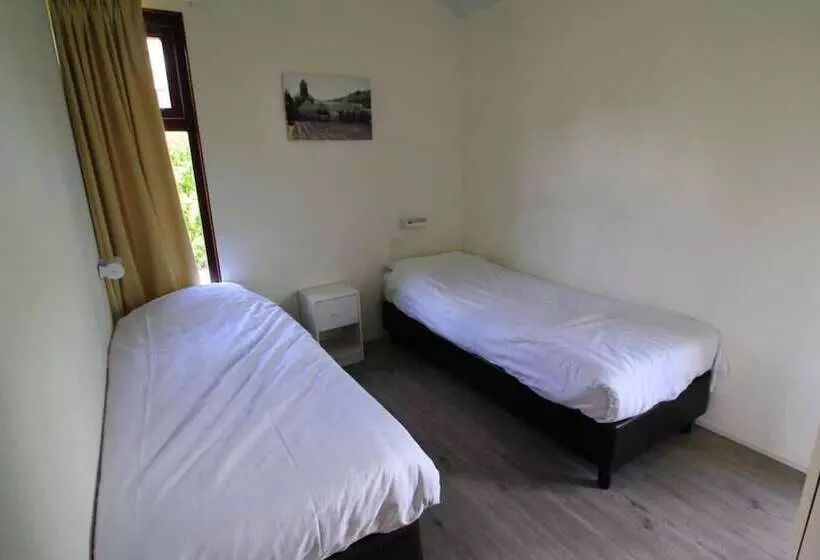 Hotelli Vakantiepark Hof Van Zeeland