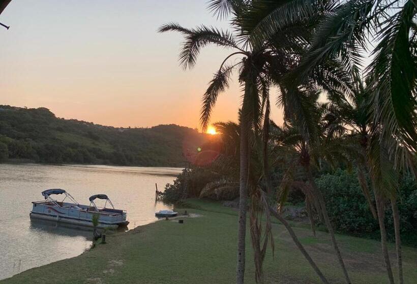 فندق Umtamvuna River Lodge