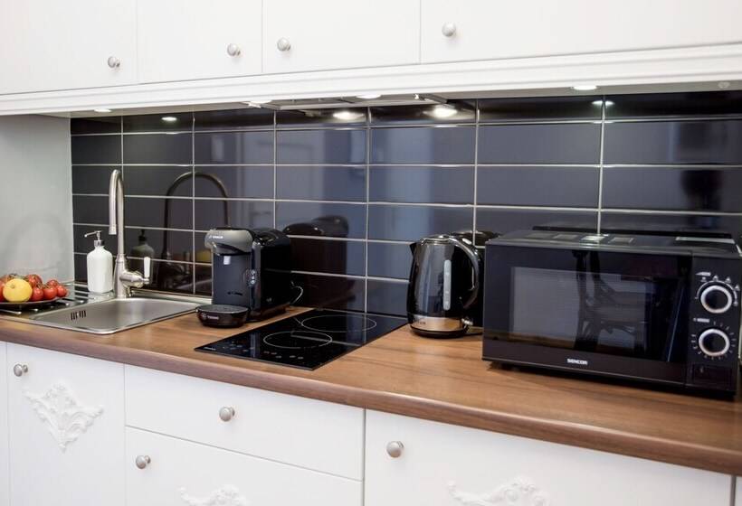 Scharffenberg Apartments Main Square