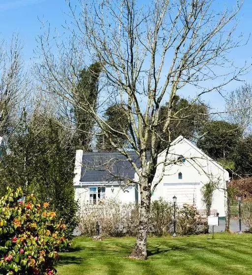 The Rose Garden Bed & Breakfast And Cafe