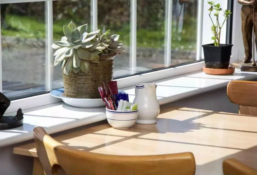 The Rose Garden Bed & Breakfast And Cafe