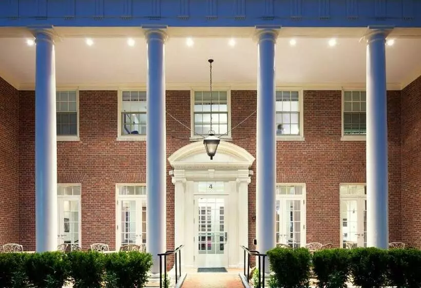 בית מלון כפרי Andover Inn