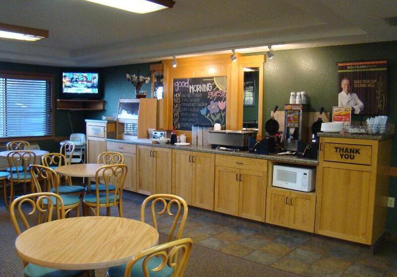 Boarders Inn & Suites By Cobblestone Hotels   Faribault