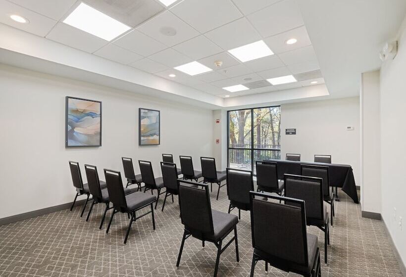 Otel Candlewood Suites Birmingham Inverness, An Ihg