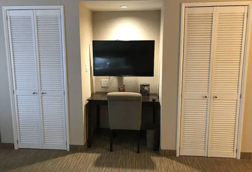 هتل Coast Burbank