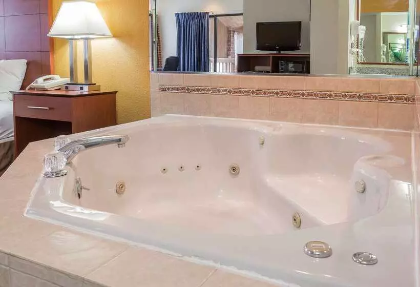 Отель Quality Inn Sycamore   Dekalb