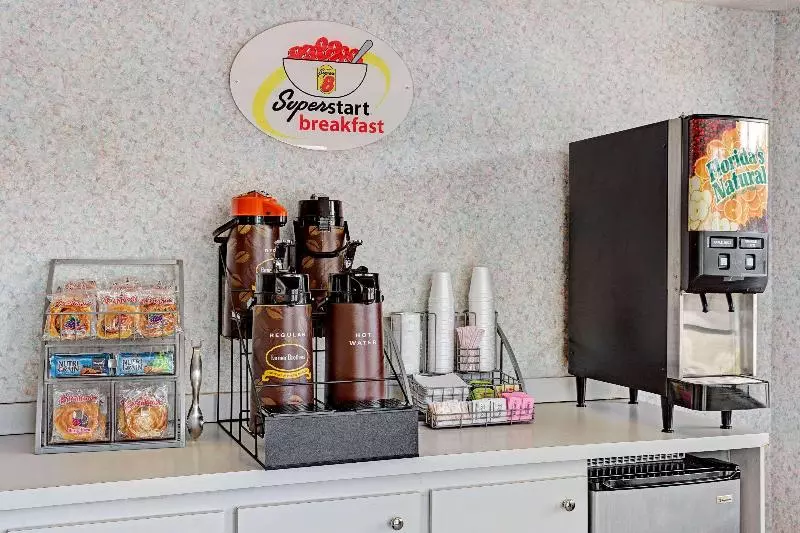 فندق Super 8 Tampa U.S.F. Near Busch Gardens Downtown