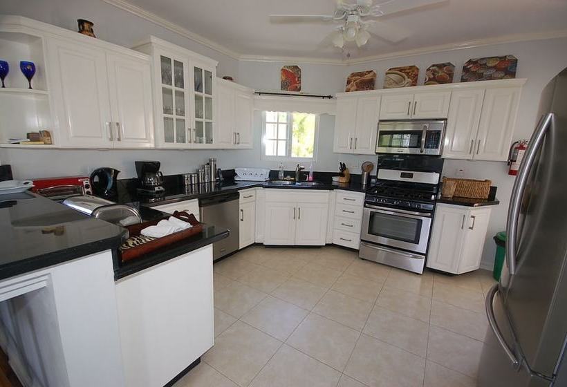 Arawak By The Sea, Silver Sands Jamaica Villas 4br