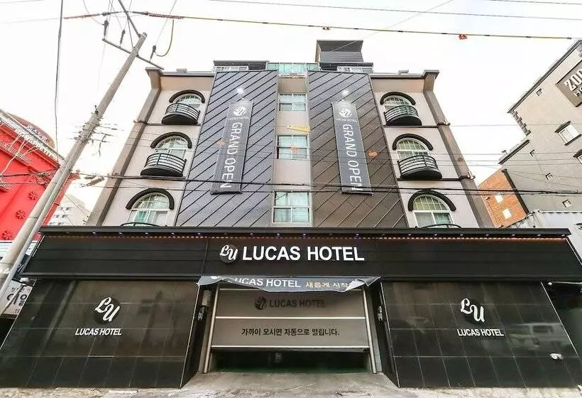 هتل Lucas