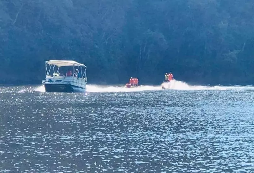 Hotelli Martz Farm Treehouses & Cabanas