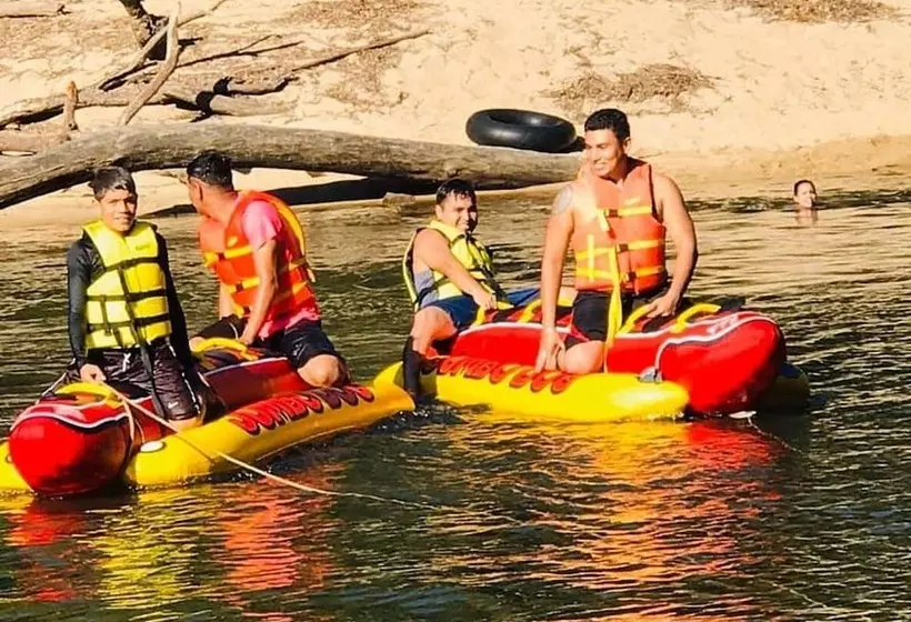 Hotelli Martz Farm Treehouses & Cabanas