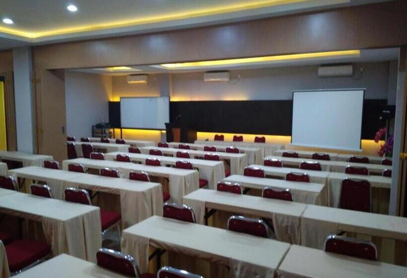 酒店 Parma Pekanbaru