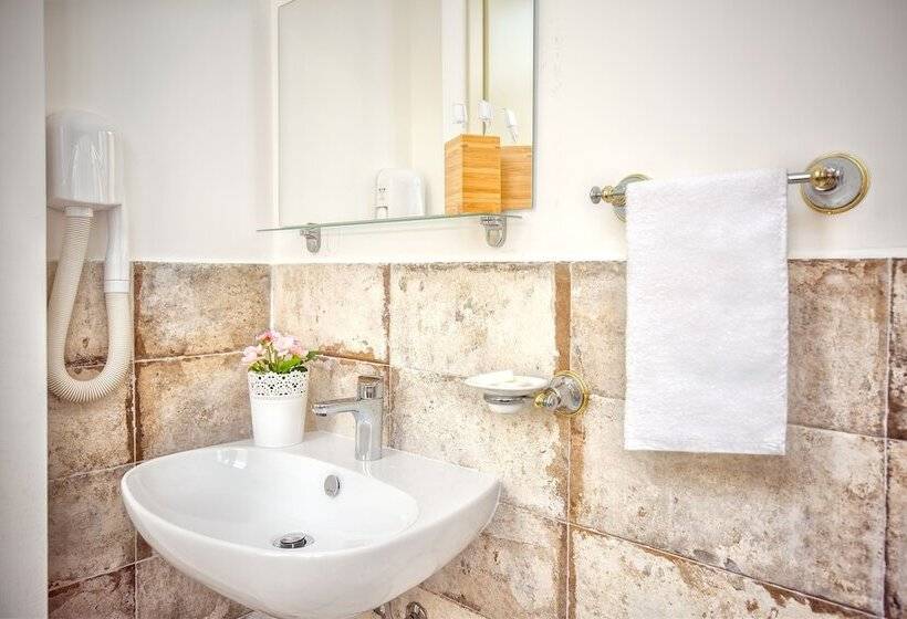 بنسيون Vela Rooms